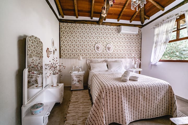 Flor do Campo Room.
מיטה זוגית עם נוף לאגם
