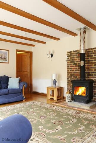 Cowslip Cottage Sleeps 4,  provides family and friends a taste of the country life within a tranquil setting.