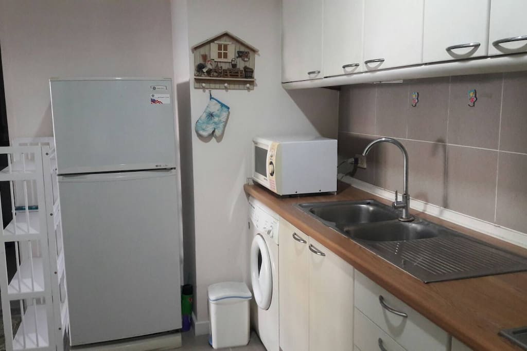 Kitchen Area1