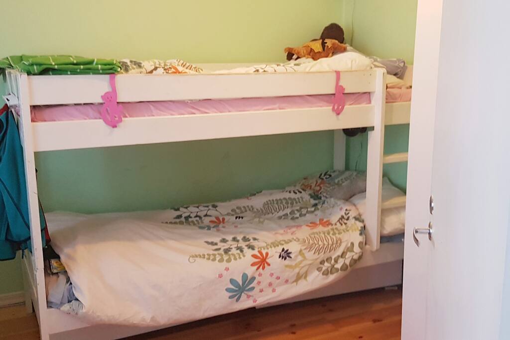 Bedroom 2 (two beds)
