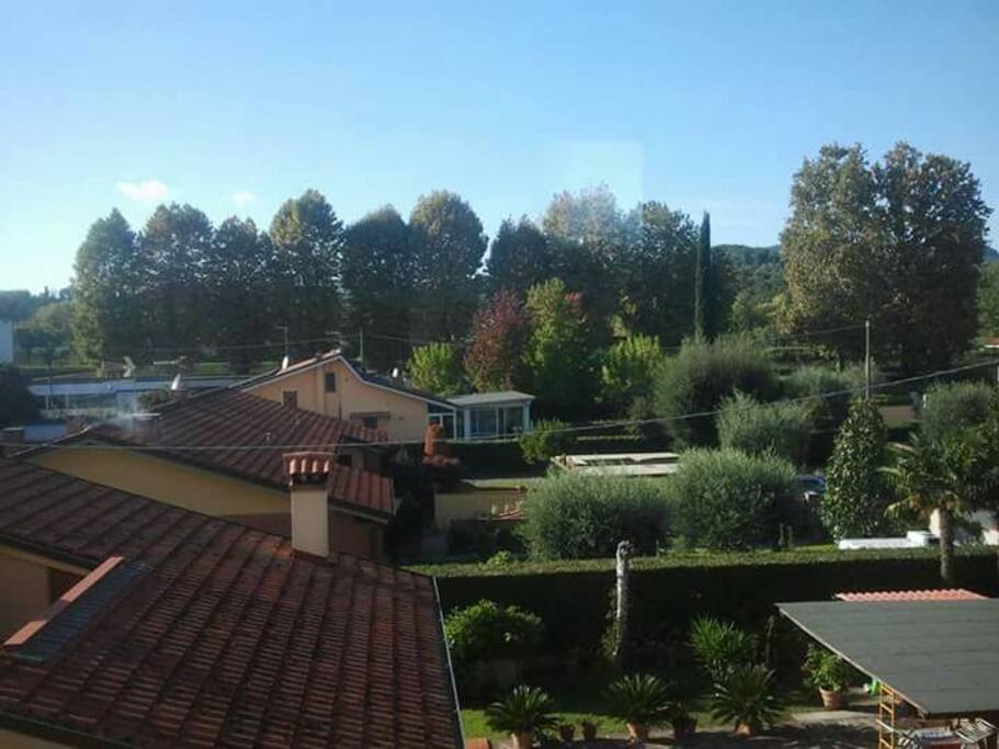 Vista dal lato ovest, affaccio cucina e salone.