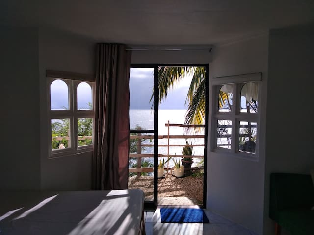 OceanBreeze Suite Room