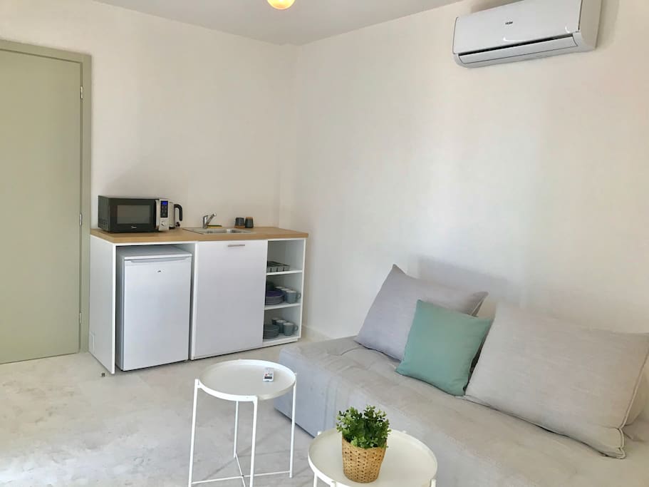 Living room & kitchenette