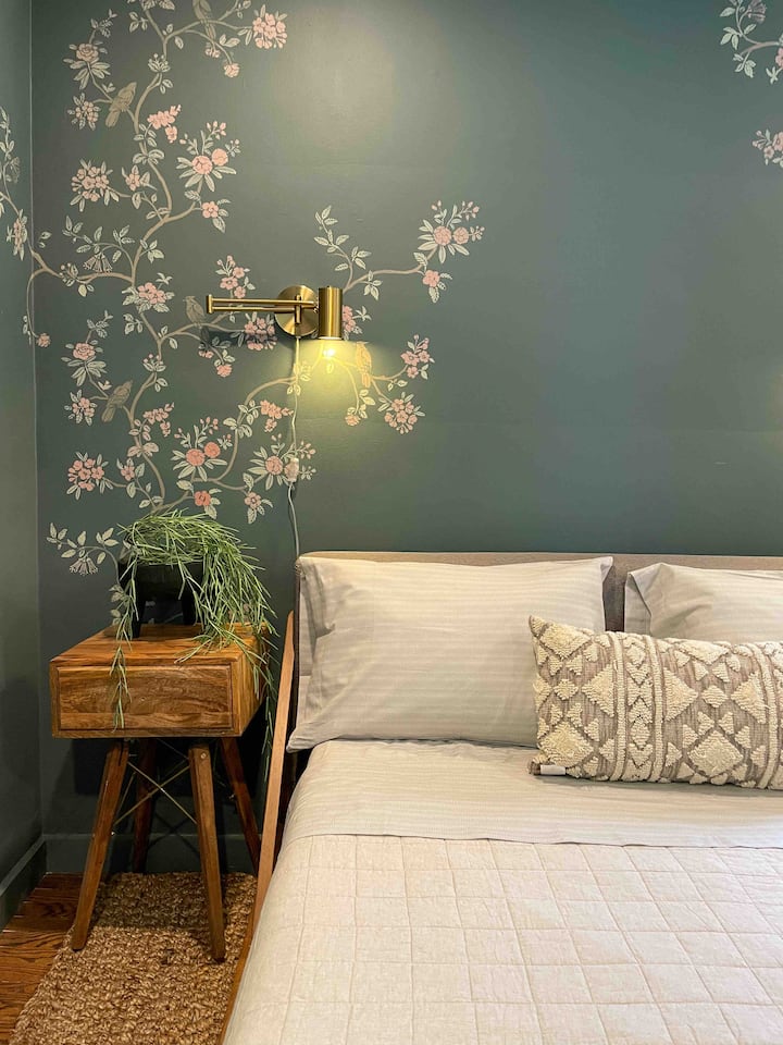 ห้องนอน #2 พร้อมเตียงควีนไซส์ 