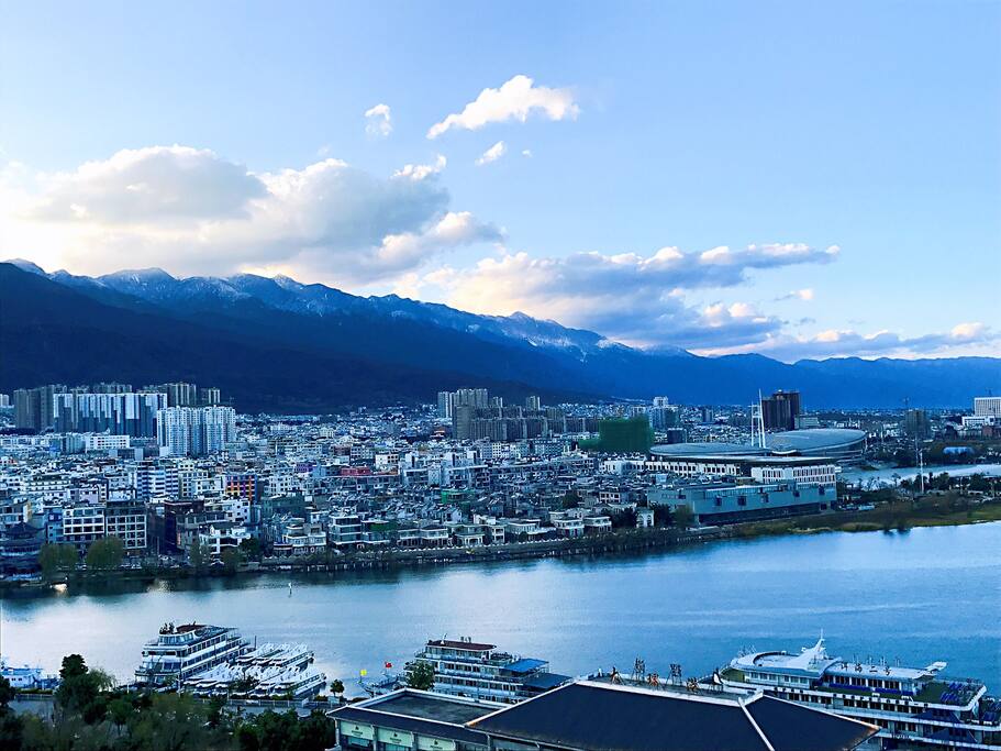 60平米阳台,西望苍山十九峰绵延百里,山顶白雪皑皑