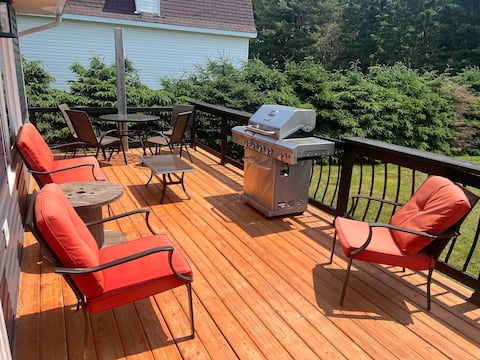 Huge Cottage Home Just Minutes from the Beach
