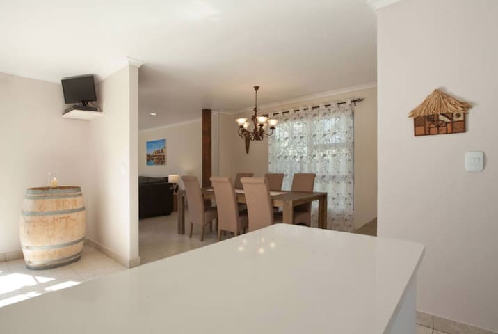 Beautiful holiday house in West Beach gallery image 2