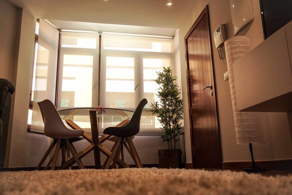 Cálido, Confortable, lnspirador, este espacio te invita a disfrutar de tu descanso..! Un lugar diseñado para disfrutar cada segundo.
Warm, comfortable, lnspirator, this space invites you to enjoy your rest ..! A place designed to enjoy every second.