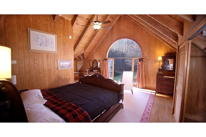 Upstairs large bedroom