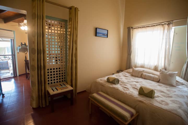 King Sized bedroom with luggage table 