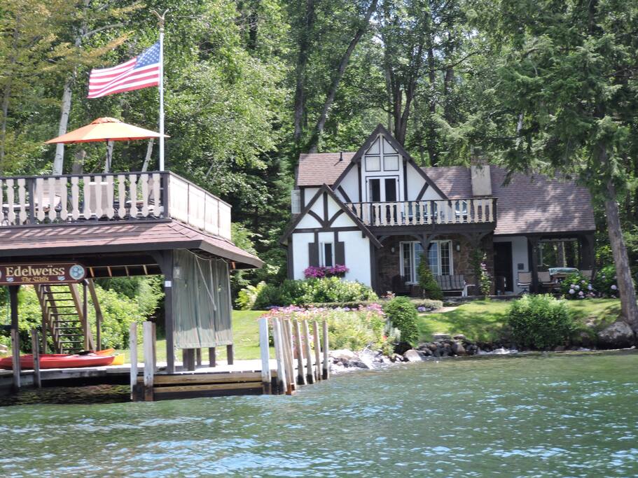 Absorb the beauty of nature and the spectacular sunsets from the sundeck, the perfect spot for a meal under the starry skies. You will find dock space for one or two boats and a shallow sandy beach for easy access to swimming.