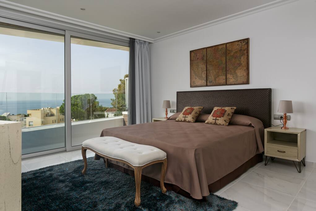 Dormitorio Principal con vistas al mar & Baño Privado 2