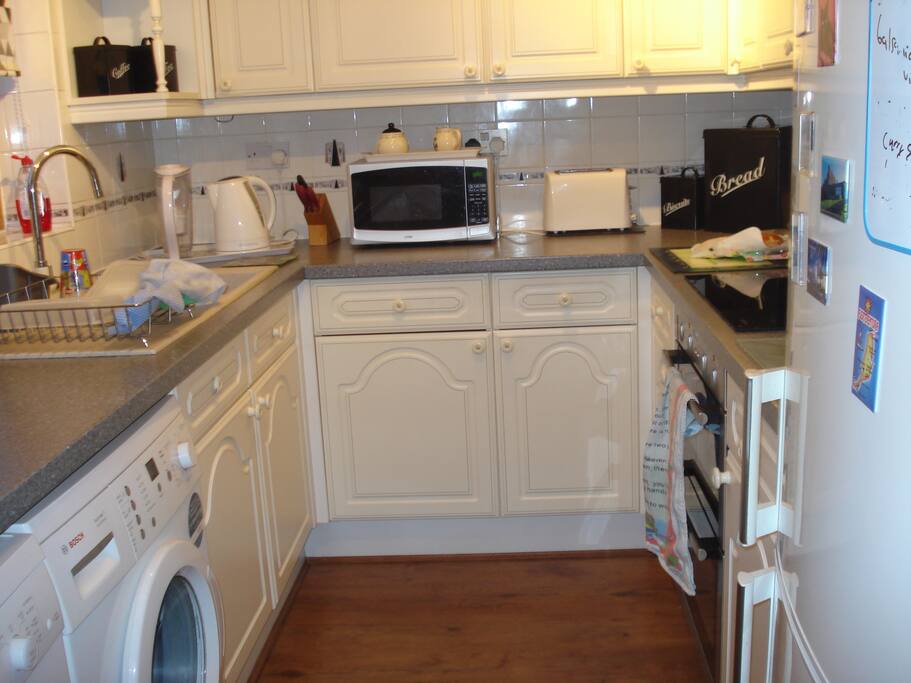 kitchen shared, breakfast if required
plenty of tea and coffee!