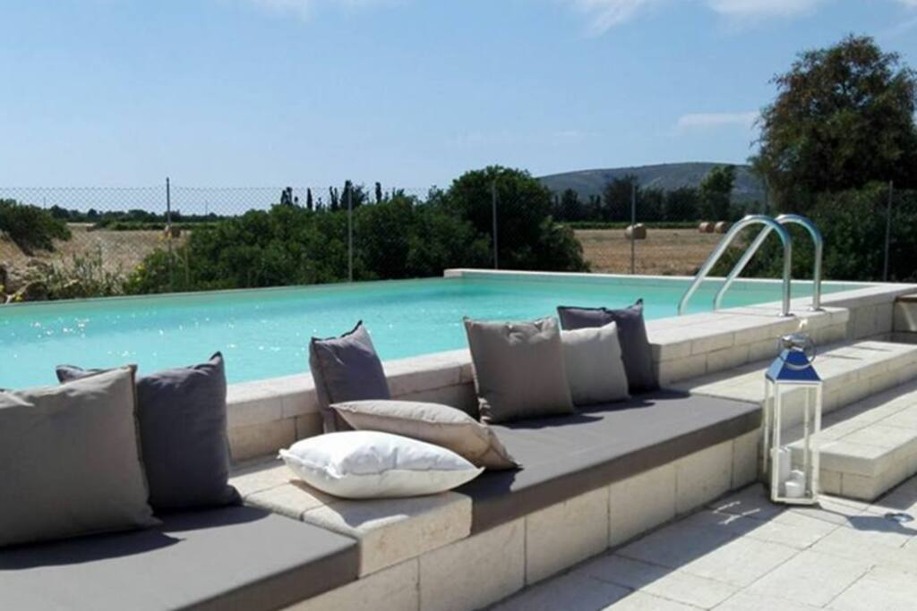 Swimming pool seating