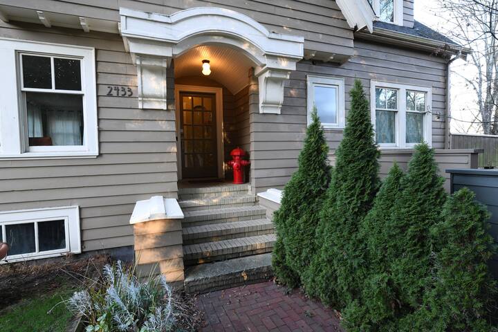 Charming Home with Off Street Parking gallery image 3