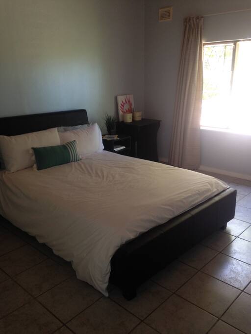 Queen room