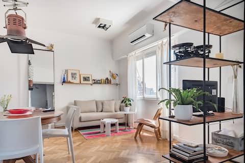 Top Airbnb: Sunny Top-Floor Flat Overlooking a Traditional Area in Comuna 1