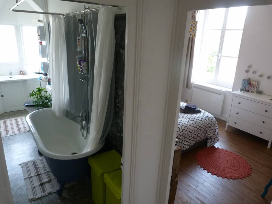 Chambre et salle de bain