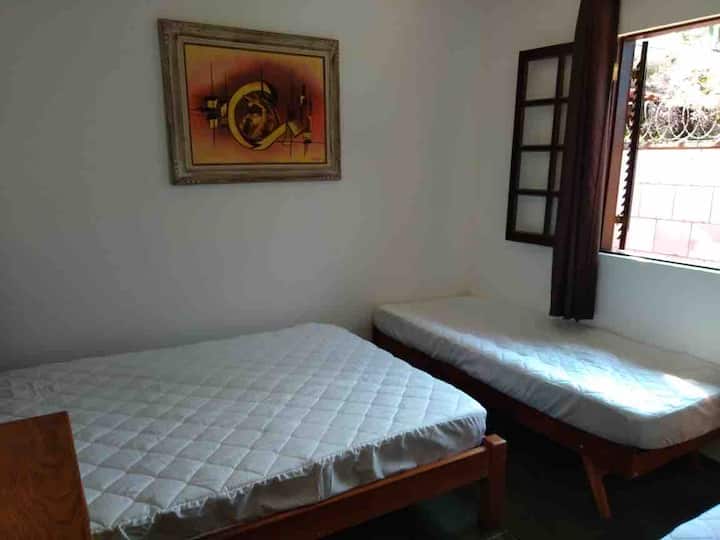 Suite 2 ( 1 letto matrimoniale e 2 letti singoli)