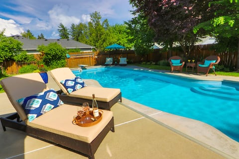 Heated Pool & Hot Tub - Walk to Town- Dog Friendly