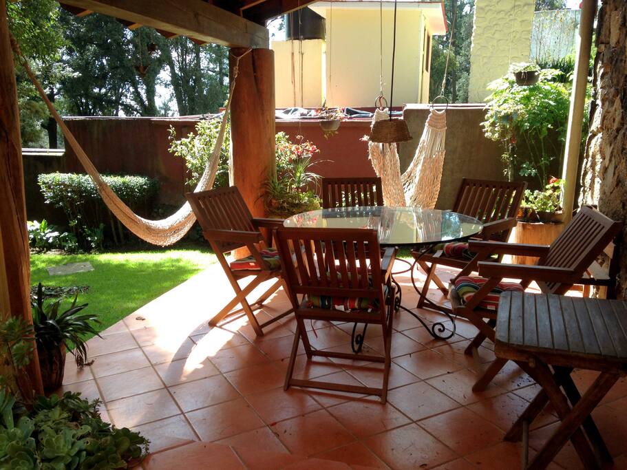Terraza y jardín . Terrace and garden. Terrasse et jardin.