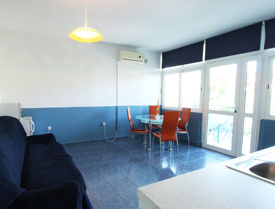 Livingroom with kitchen