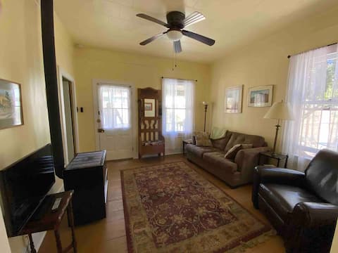 Top performing Airbnb: The Pick Miner's Perch - Park and Walk Old Bisbee in Bisbee