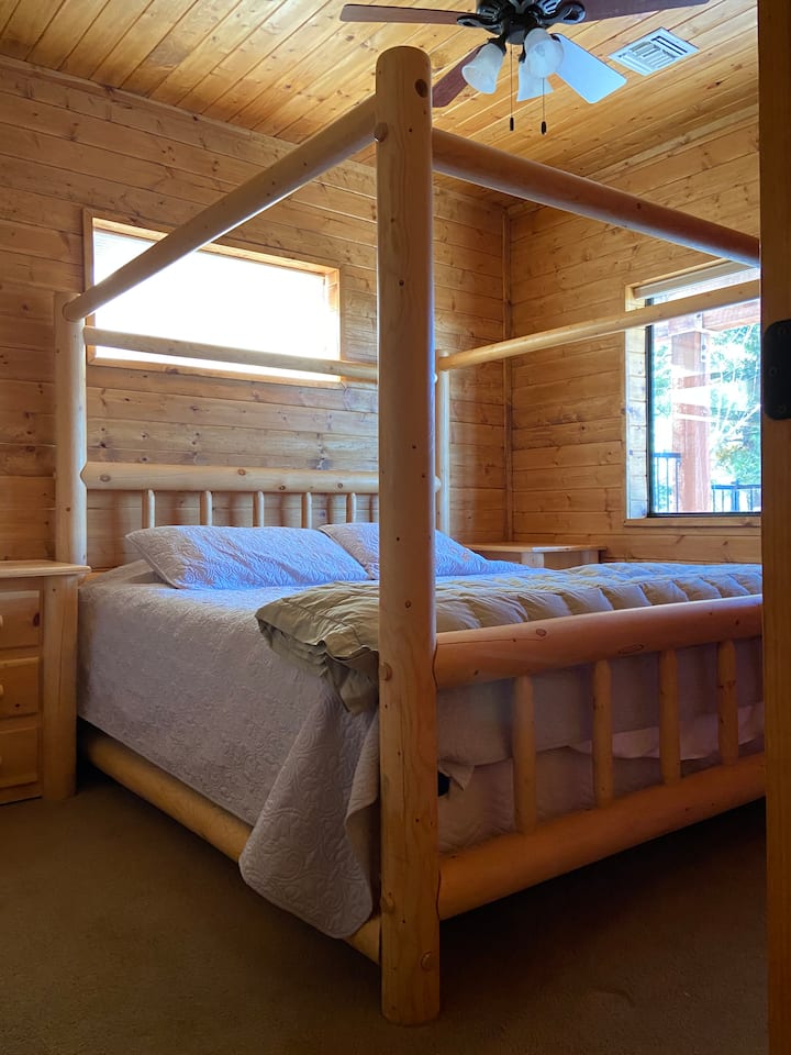 Spavaća soba na katu s bračnim krevetom (širine 180 -