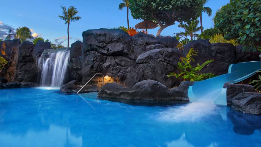 Luxury Beachfront 3BR Lahaina Napili Villa gallery image 2