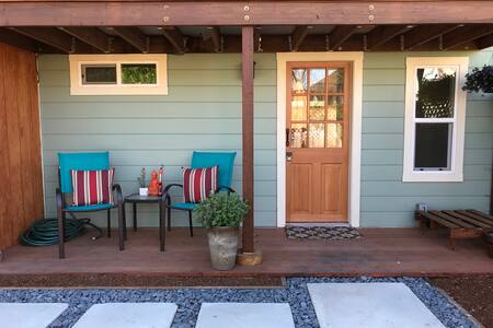 East Bay Studio Oasis - Rest, Relax, Or See It All