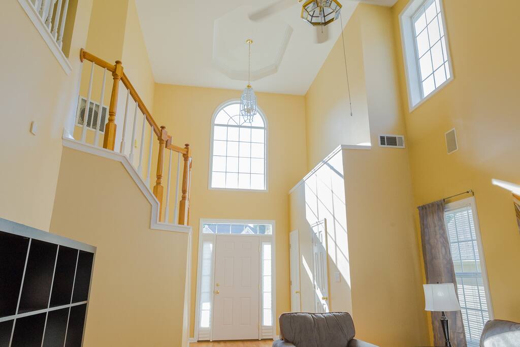 Entryway with vaulted ceilings