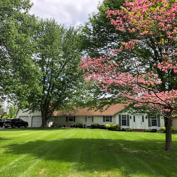 Country Side Getaway l Guest suites for Rent in Muncie, Indiana