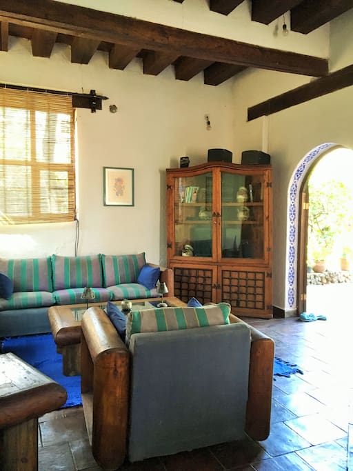Sala con TV cable, wi-fi, estereo, juegos de mesa, libros