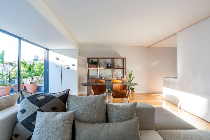 Our Home Porto Taipei | Penthouse w/ Two Terraces gallery image 2