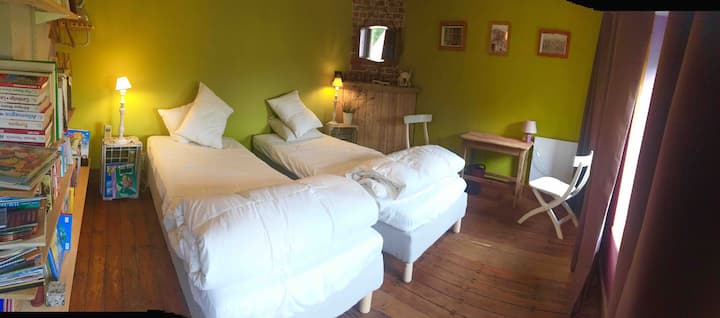 ความสะดวกสบายด้วยห้องสมุดและพระอาทิตย์ตกดิน