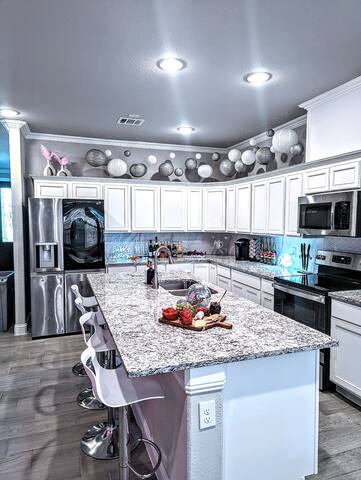 3 min to Stockyards gallery image 4