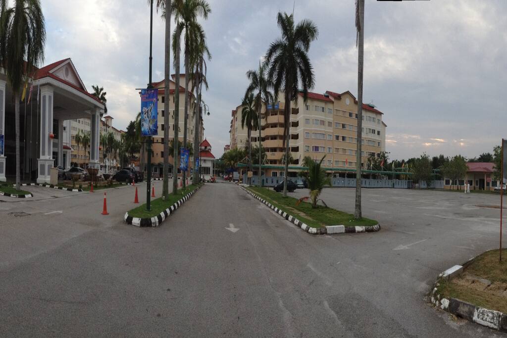 MAIN ENTRANCE ROAD