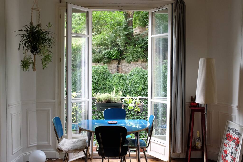 La vue du salon sur le jardin