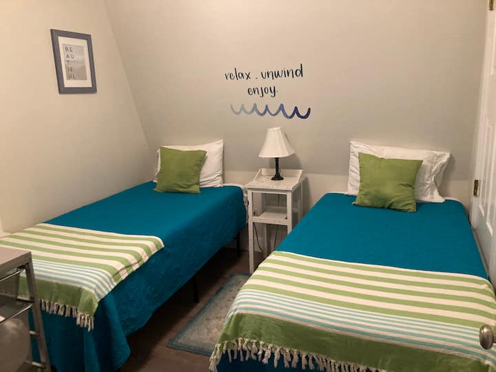 חדר זוגי. ניתן להציע מיטת קינג לפי בקשה. 