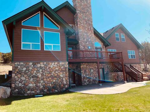 Lava View Lodge (Sleeps 22) Secluded Near Lava!