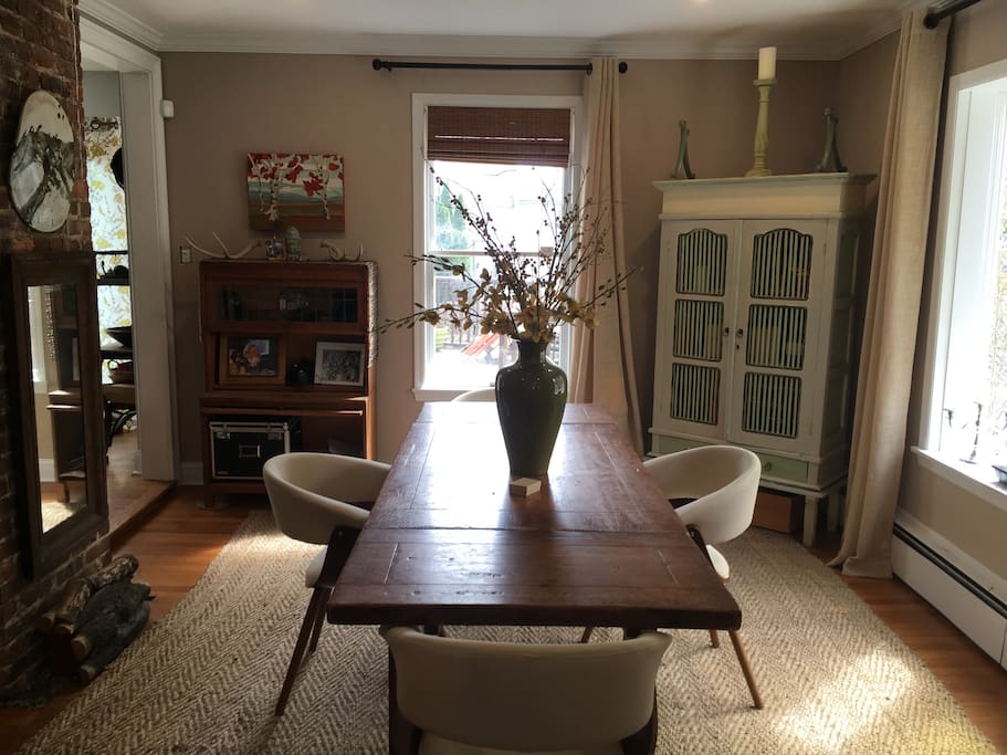 The dining room, seats 4.