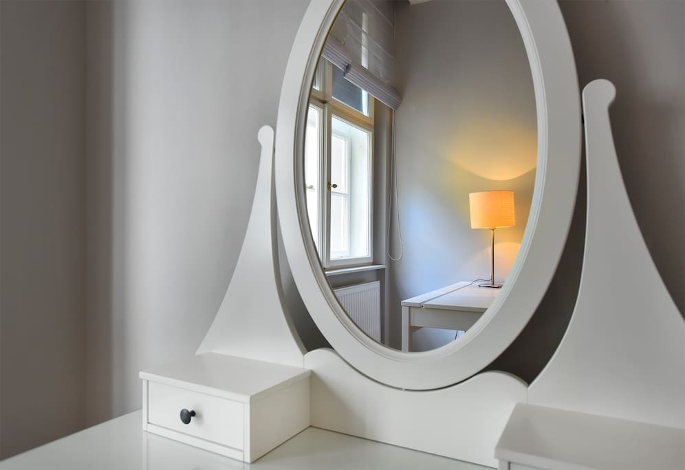 Toilet table