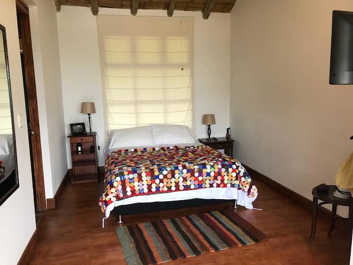 Dhoma kryesore me banjë private