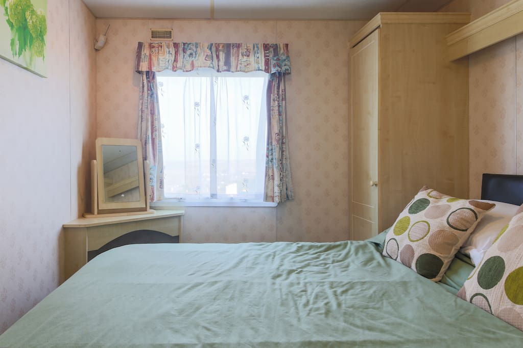 See the sea from each room.