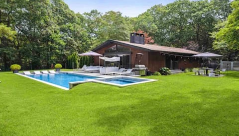 Amagansett-Walk to Beach with Saltwater Pool/Spa