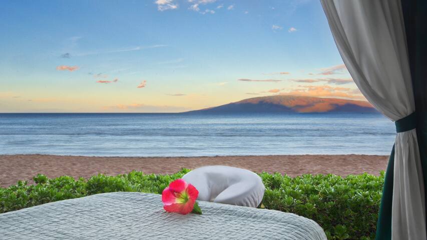 Luxury Beachfront 3BR Lahaina Napili Villa gallery image 3