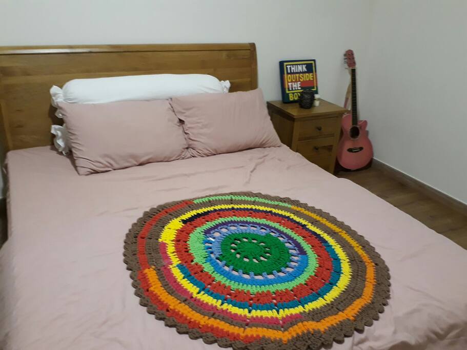 Queen bed 160cm x 200cm with super comfortable quality mattress.