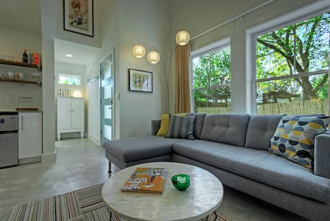 Top Airbnb: Frank's Place--a happy home just east of downtown. in Central East Austin
