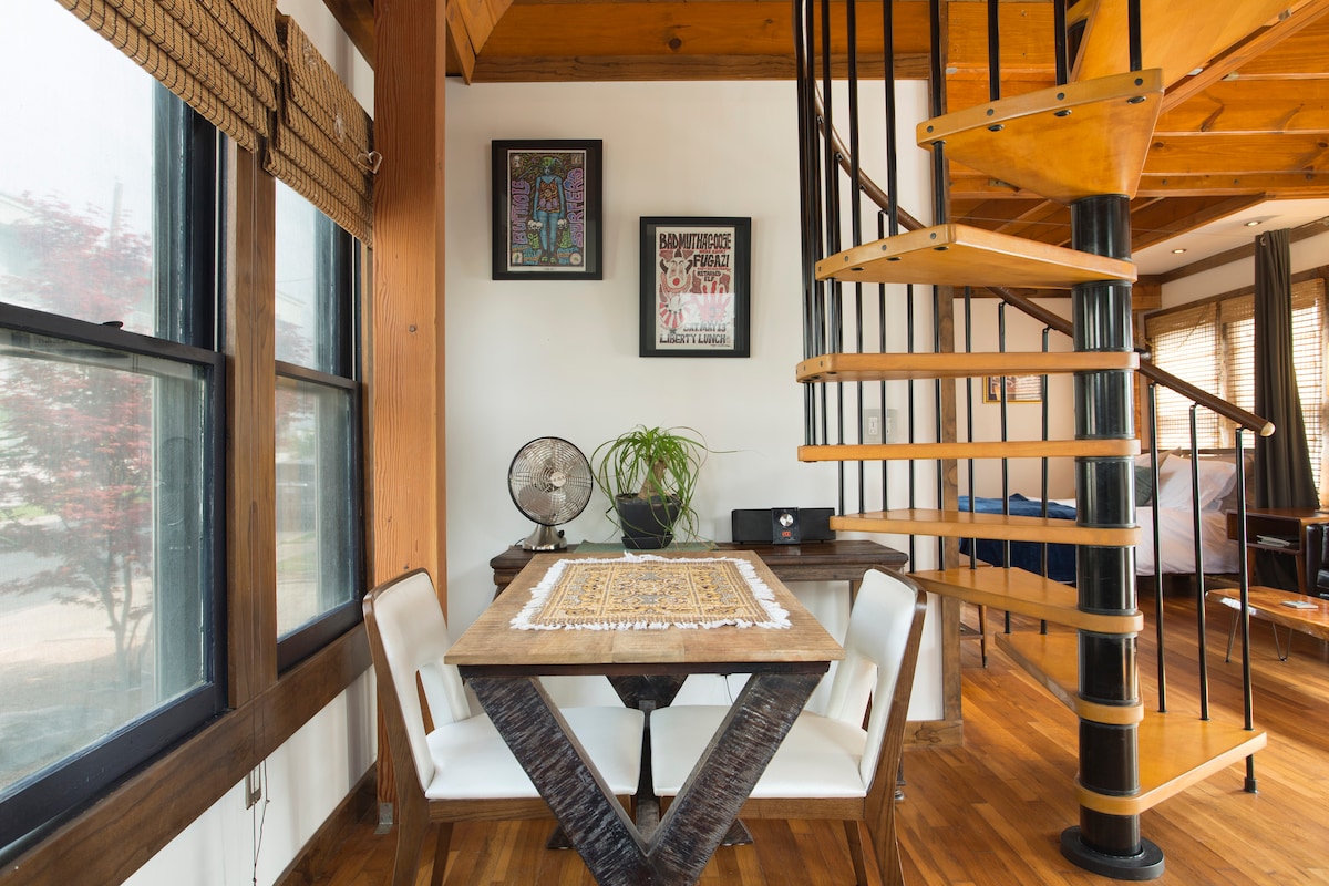 Modern Lofted Cottage Custom Woodwork, Central ATX
