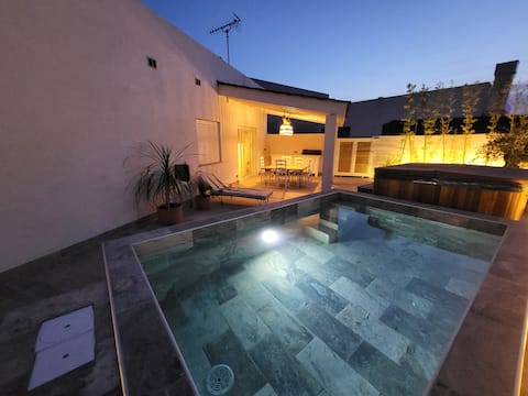 bamboo villa pool jacuzzi